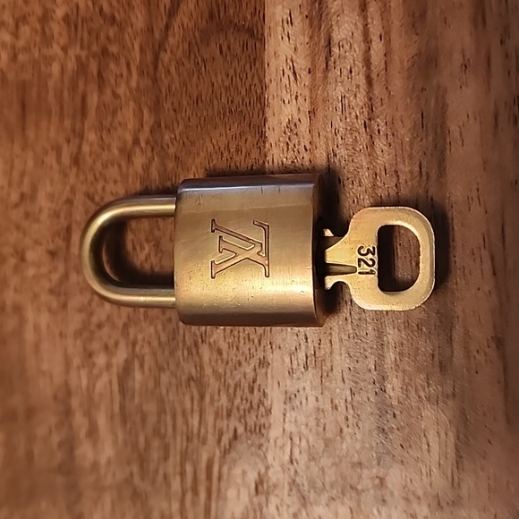Louis Vuitton Accessories Vintage Louis Vuitton Lock And Key 32